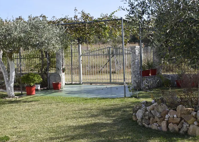 Amarantos Beautiful Garden House * Metokhion Patriotikon